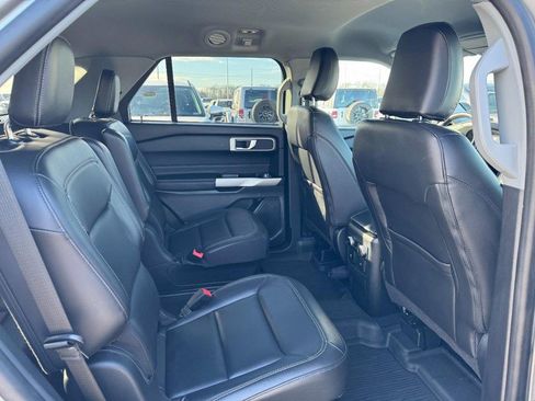 Used 2022 Ford Explorer XLT w/ Equipment Group 202A image 10