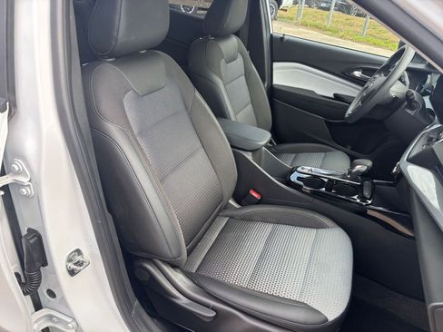 Used 2025 Chevrolet Trax LT image 35