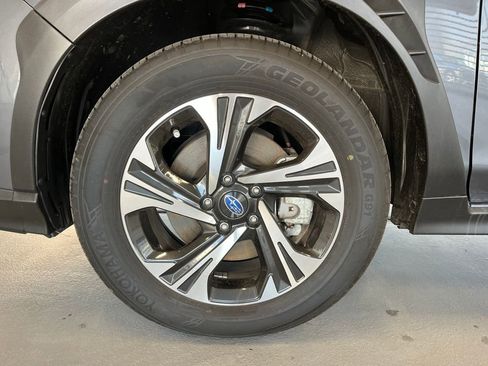 Certified 2025 Subaru Crosstrek 2.0i Premium w/ Popular Package #3 AWD/4WD image 5
