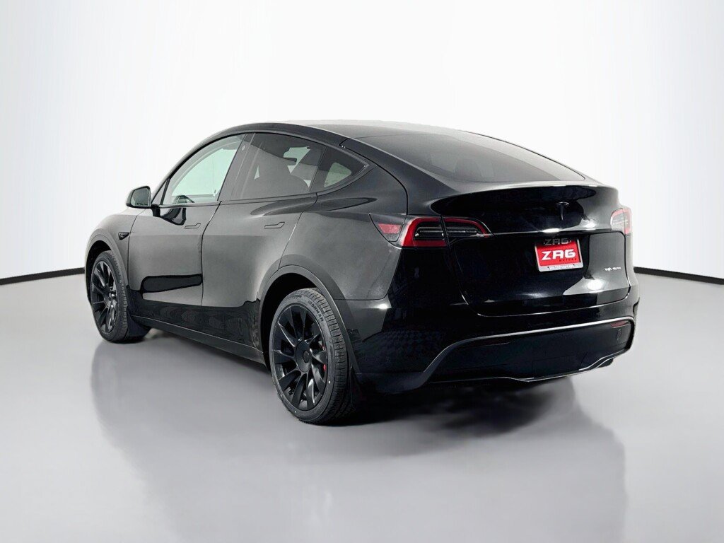 Used 2022 Tesla Model Y Long Range AWD/4WD image 3
