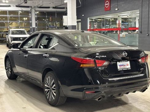 Used 2023 Nissan Altima 2.5 SV w/ SV Premium Package image 19