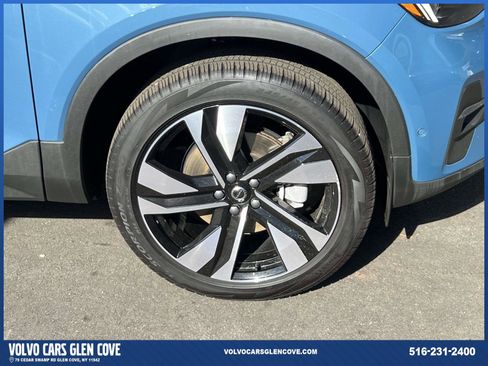 Used 2025 Volvo XC40 B5 Ultra w/ Climate Package image 6