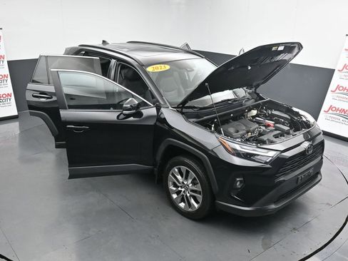Used 2023 Toyota RAV4 XLE Premium image 39