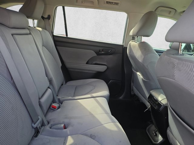 Used 2022 Toyota Highlander LE FWD image 20