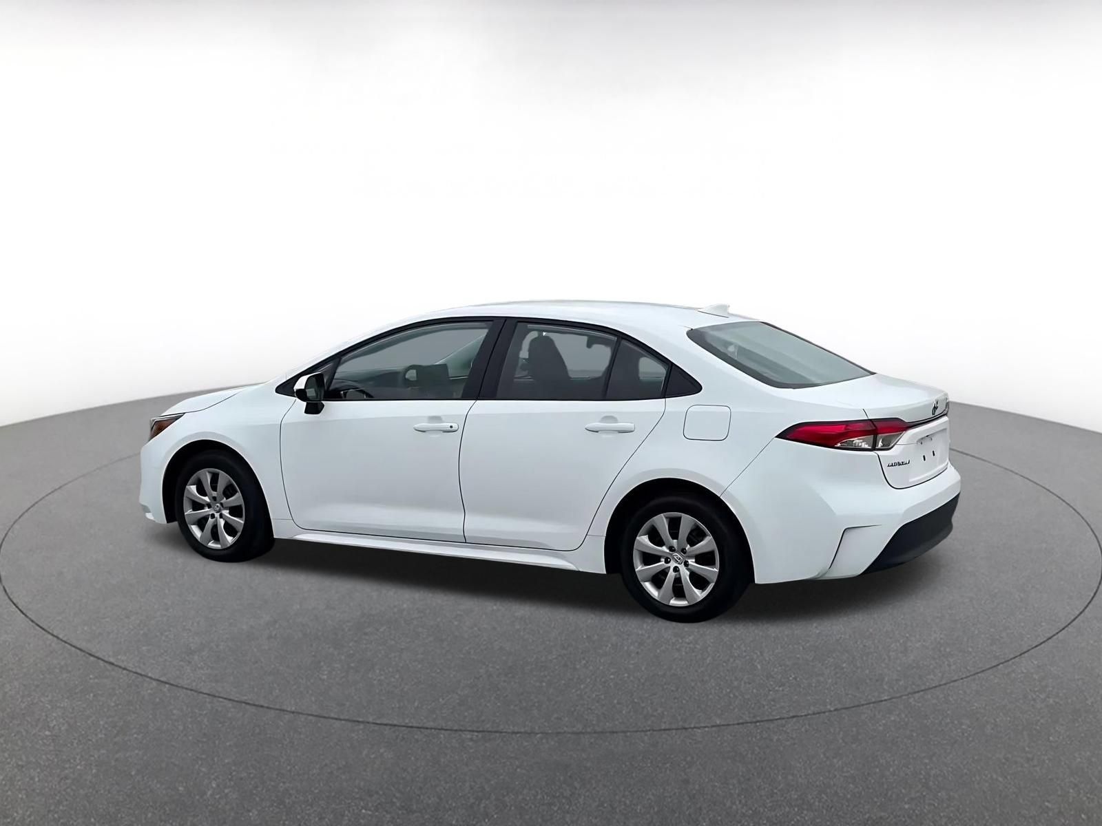 Used 2025 Toyota Corolla LE FWD image 9