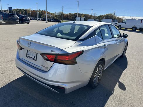 Used 2024 Nissan Altima 2.5 SV image 9