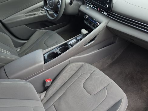 Used 2023 Hyundai Elantra Blue image 14