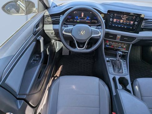 Used 2025 Volkswagen Jetta SE image 17