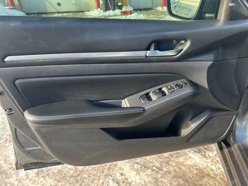 Used 2022 Nissan Altima 2.5 SV image 12