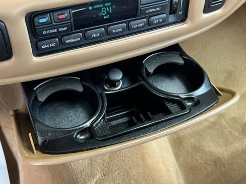 Used 1996 Lincoln Town Car Executive RWD image 19