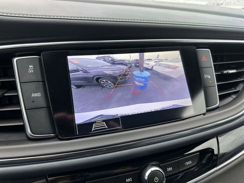 Used 2021 Buick Enclave Essence image 17