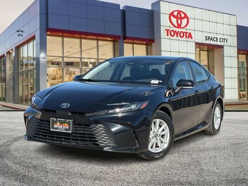 Used 2025 Toyota Camry LE FWD image 1