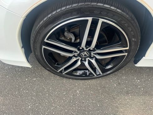 Used 2017 Honda Accord Touring image 19