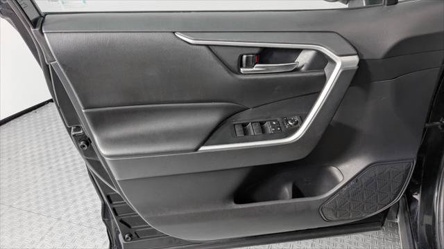Used 2019 Toyota RAV4 XLE FWD image 13