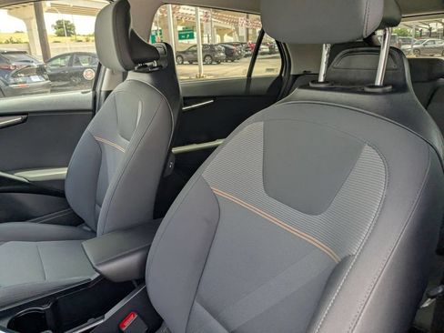 Used 2025 Kia Niro LX FWD image 15