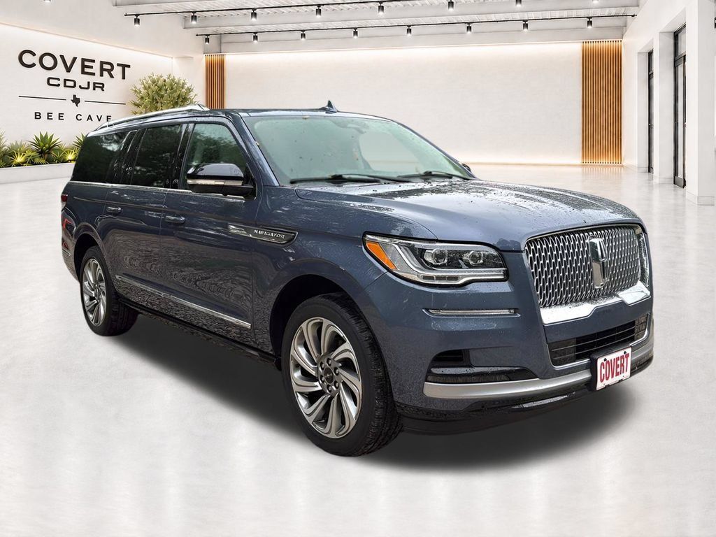 Used 2022 Lincoln Navigator L Reserve RWD image 9
