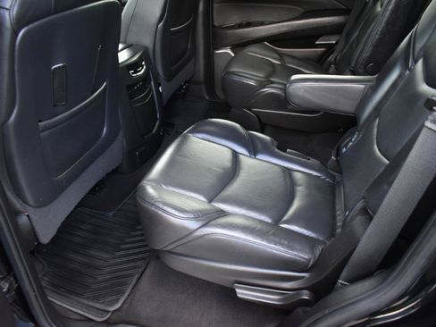 Used 2020 Cadillac Escalade Premium Luxury AWD/4WD image 25