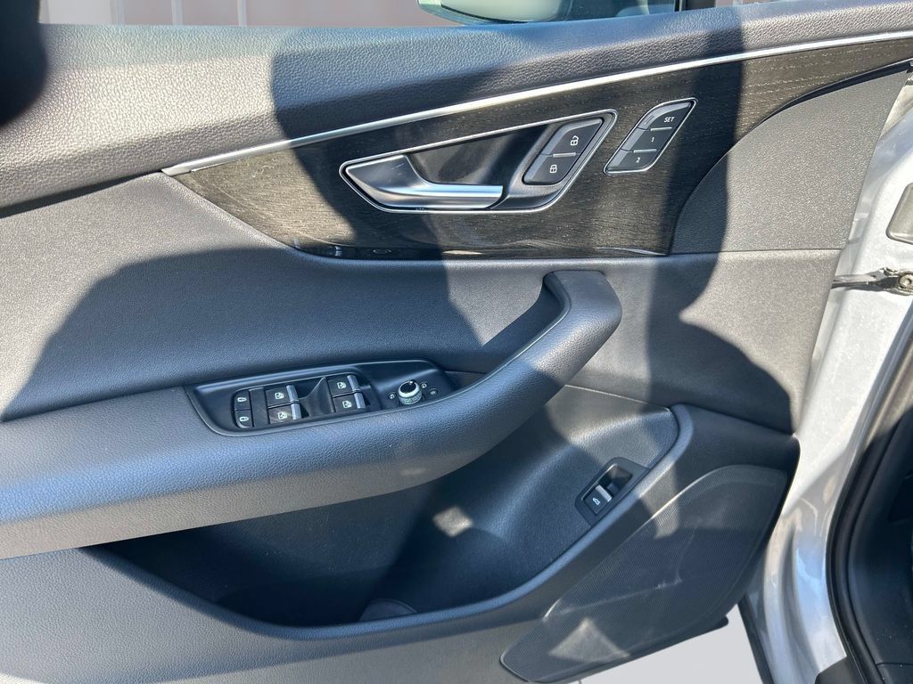 Used 2022 Audi Q7 3.0T Premium AWD/4WD image 21