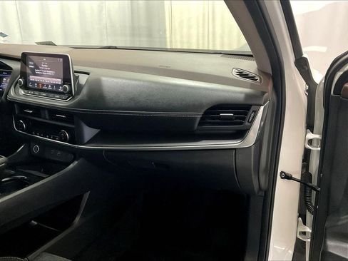 Used 2023 Nissan Rogue SV AWD/4WD image 13