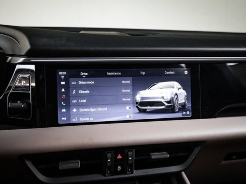 Certified 2024 Porsche Macan 4 Electric AWD/4WD image 18