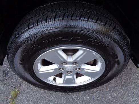 Used 2012 Jeep Liberty Sport image 26