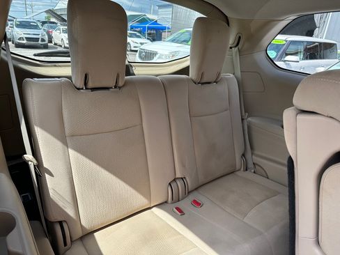 Used 2016 Nissan Pathfinder SV FWD image 17