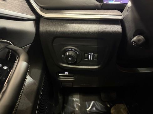 Used 2021 Jeep Grand Cherokee L Overland w/ Luxury Tech Group IV image 18