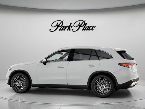Used 2026 Mercedes-Benz GLC 300 4MATIC image 9
