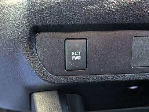 Used 2017 Toyota Tacoma SR image 30