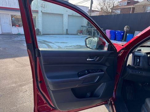 Used 2023 Nissan Pathfinder SL image 28