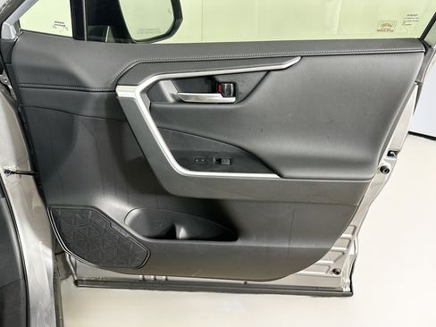 Used 2025 Toyota RAV4 Limited w/ Advanced Technology Package image 33