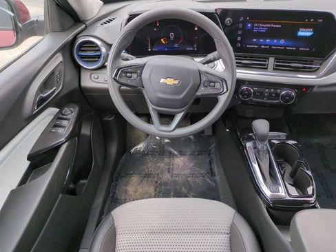 Certified 2025 Chevrolet Trax LT image 17