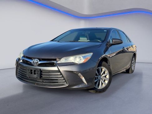 Used 2016 Toyota Camry LE image 2