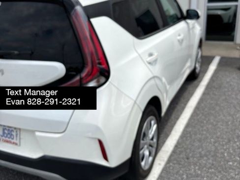 Used 2023 Kia Soul LX FWD image 5
