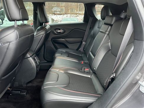 Used 2019 Jeep Cherokee Trailhawk w/ Cold Weather Group image 19