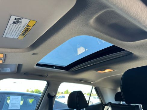 Used 2025 Hyundai Venue SEL image 29