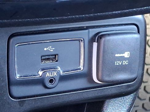 Used 2023 Jeep Renegade Trailhawk image 26