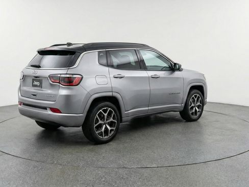 Used 2025 Jeep Compass Limited AWD/4WD image 9