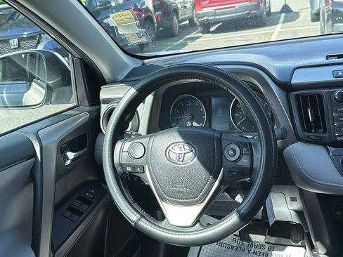 Used 2017 Toyota RAV4 XLE AWD/4WD image 23