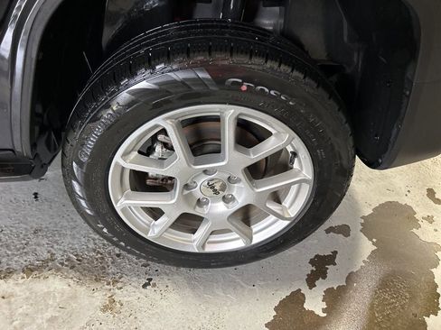 Used 2022 Jeep Renegade Latitude w/ Sun/Sound Group image 26