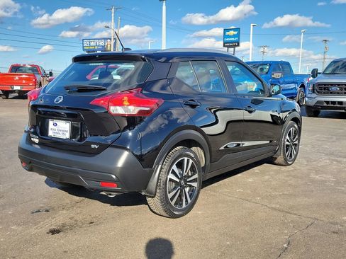 Used 2019 Nissan Kicks SV image 4