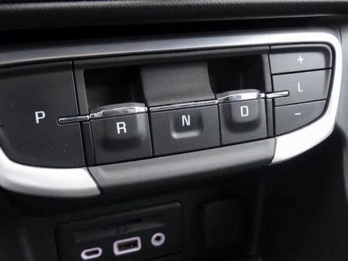 Used 2024 GMC Terrain SLT image 16