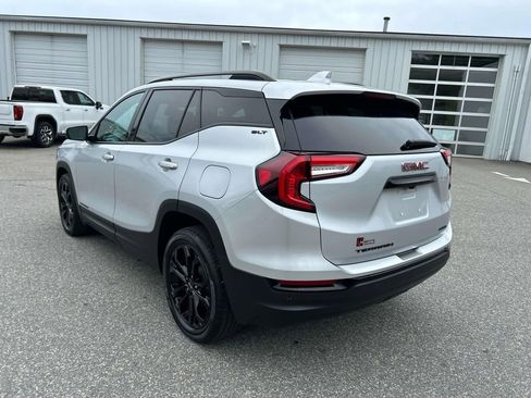 Used 2022 GMC Terrain SLT w/ Infotainment Package II AWD/4WD image 5