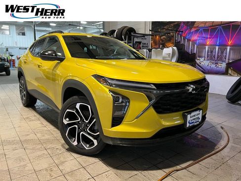 Used 2024 Chevrolet Trax RS w/ Driver Confidence Package image 1