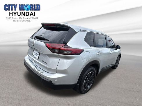 Used 2024 Nissan Rogue SV AWD/4WD image 5