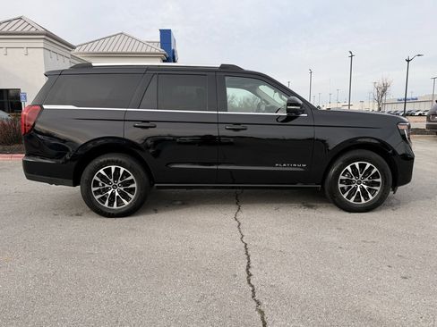 Used 2025 Ford Expedition Platinum image 8