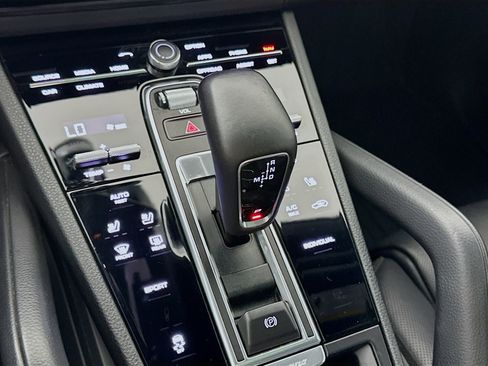 Used 2020 Porsche Cayenne image 18