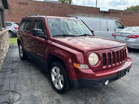 Used 2012 Jeep Patriot Latitude w/ Sun/Sound Group AWD/4WD image 4