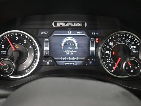 Used 2019 RAM 1500 Laramie AWD/4WD image 10