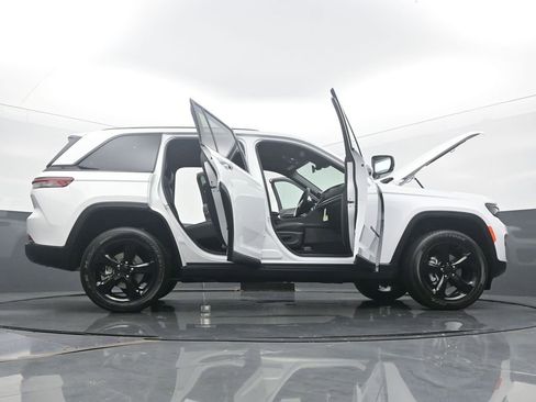 New 2025 Jeep Grand Cherokee Altitude image 61